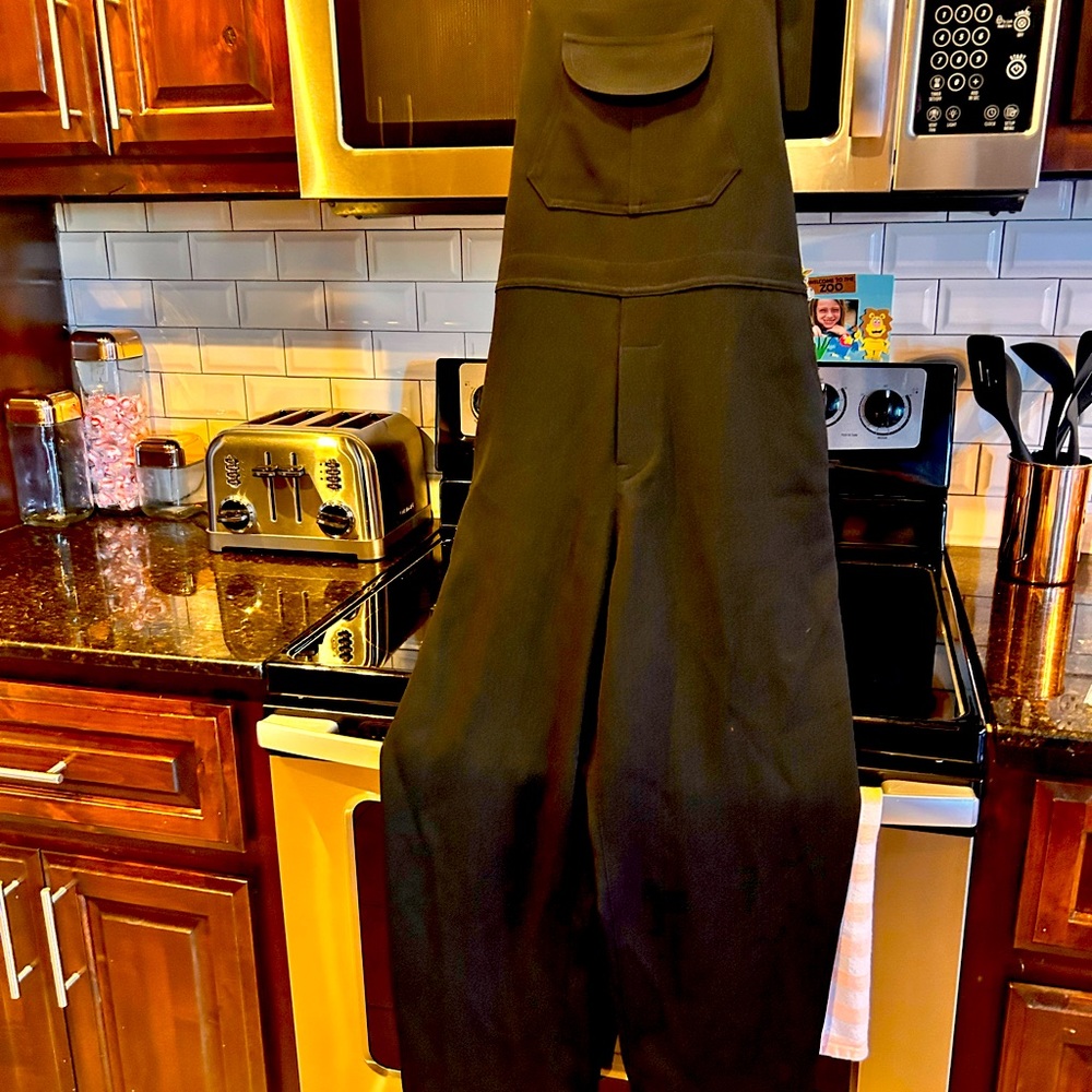 Overall loose fit